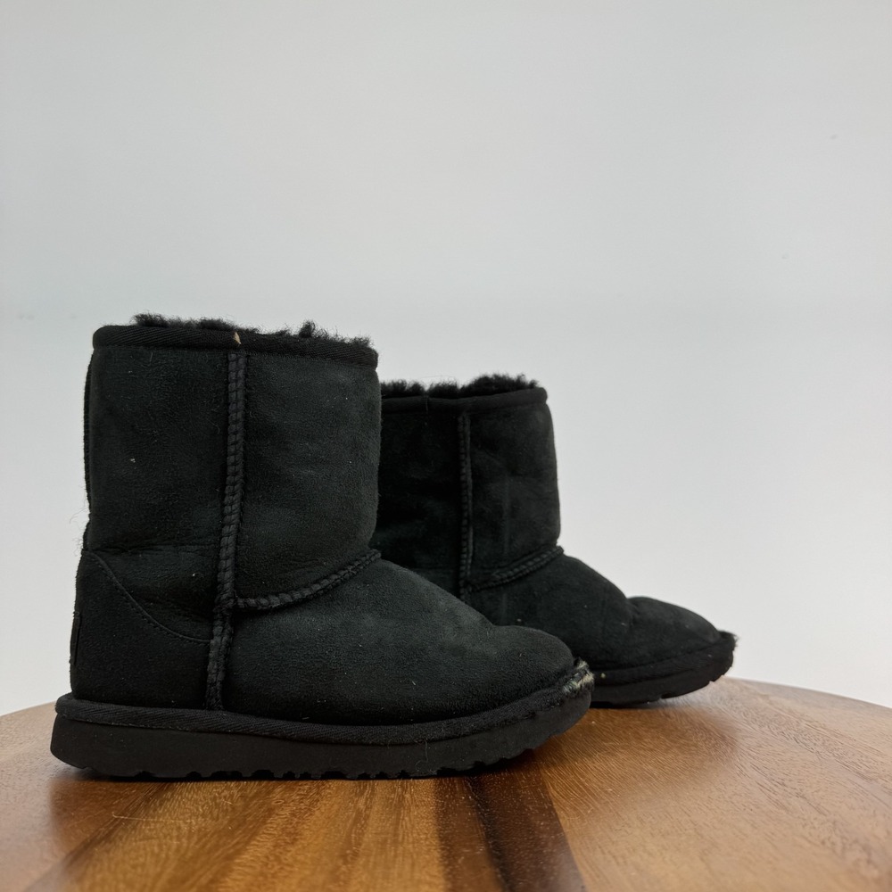 Little Kids Ugg Classic Short II Black Shearling Lined Comfort Boots Size 12 C